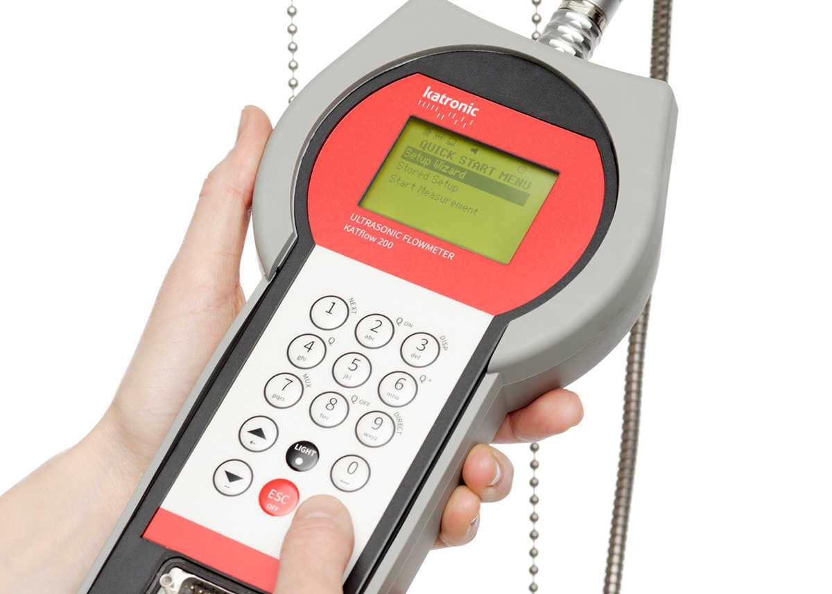 KATflow 200 – ultrasone looptijdverschil flowmeter Tunnels en Wegenbouw - portable KATFlow 200 ultrasone flowmeter van U-F-M b.v.